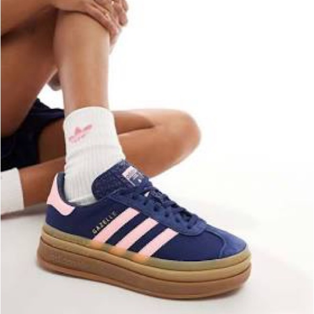 Adidas Gazelle Blue and Pink Sneakers Women’s 7.5 Like New